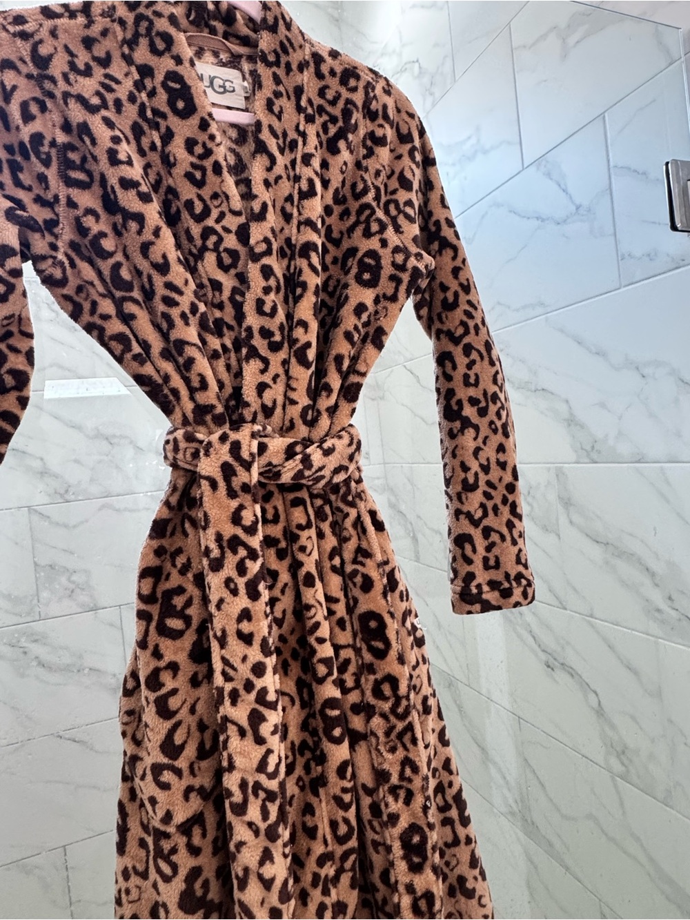 Ugg Leopard Robe - Picture 2 of 10